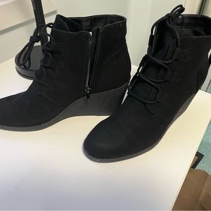 New in box style and Co noelleef black boots